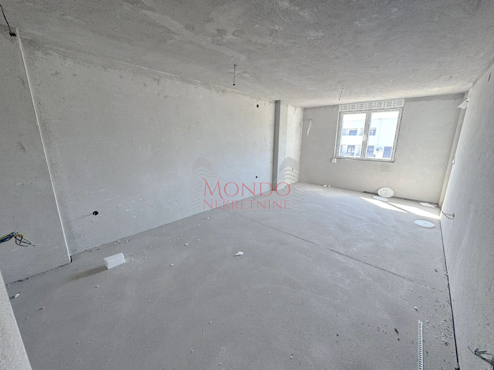 Dvoiposoban nov stan na Panteleju kod ART Caffea 1