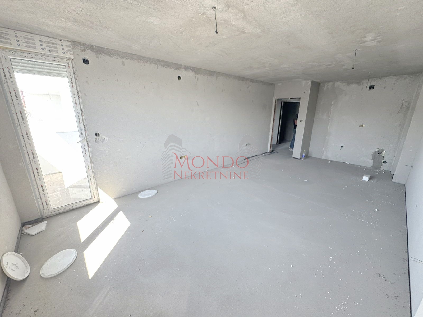 Dvoiposoban nov stan na Panteleju kod ART Caffea 3