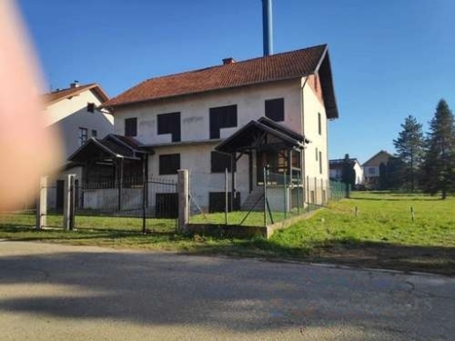 Prodaje se porodicna kuca u Apatinu 1