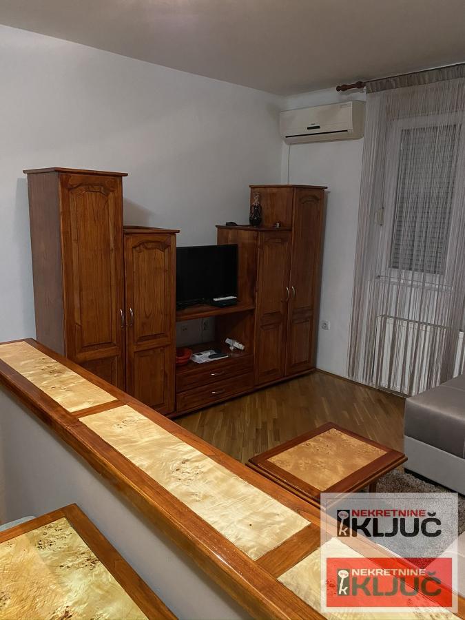 CARA DUŠANA, 24m2, Garsonjera, Nameštena 1