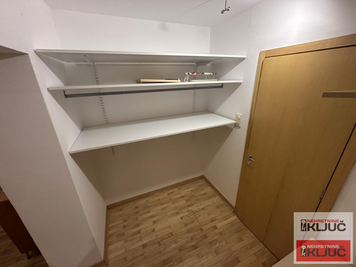 CENTAR IZDAJE SE DVOSOBAN NAMEŠTEN STAN 6