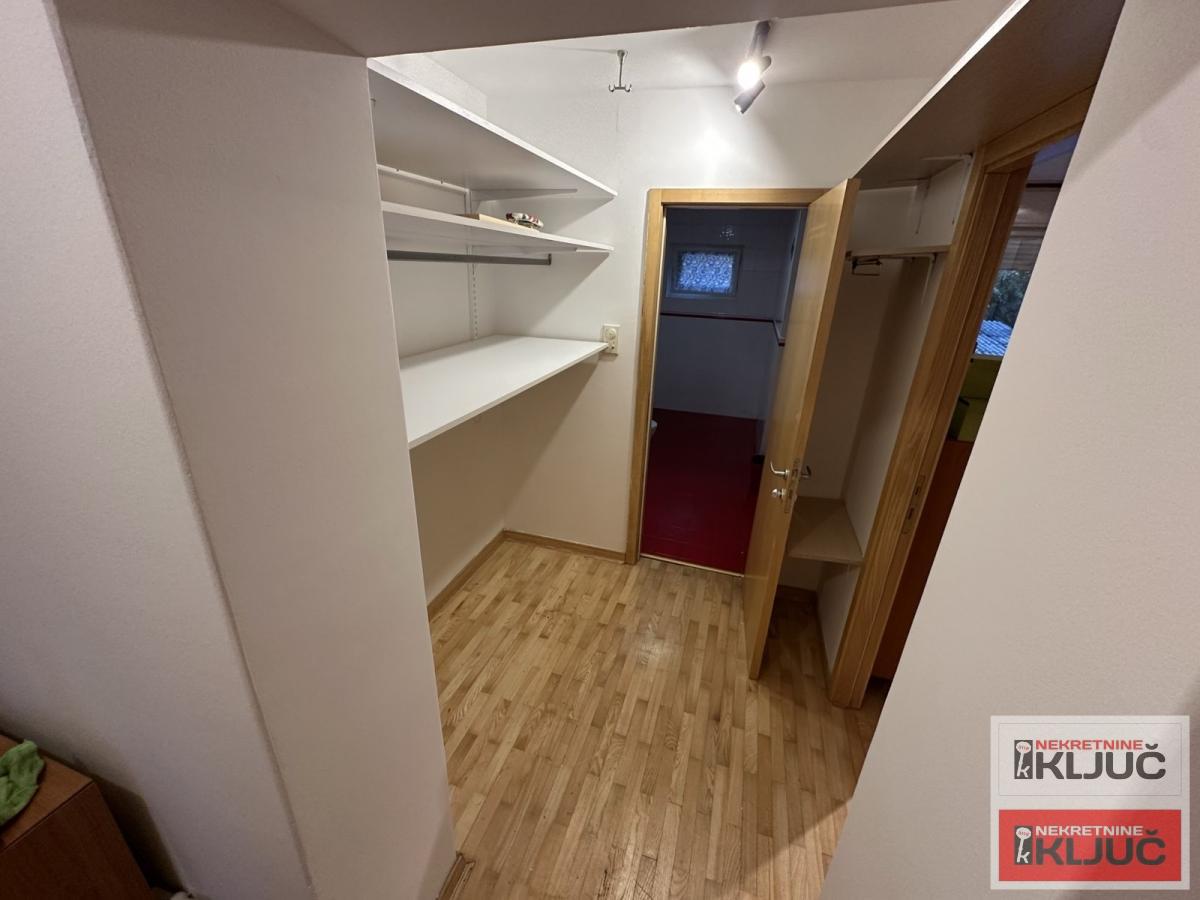 CENTAR IZDAJE SE DVOSOBAN NAMEŠTEN STAN 7