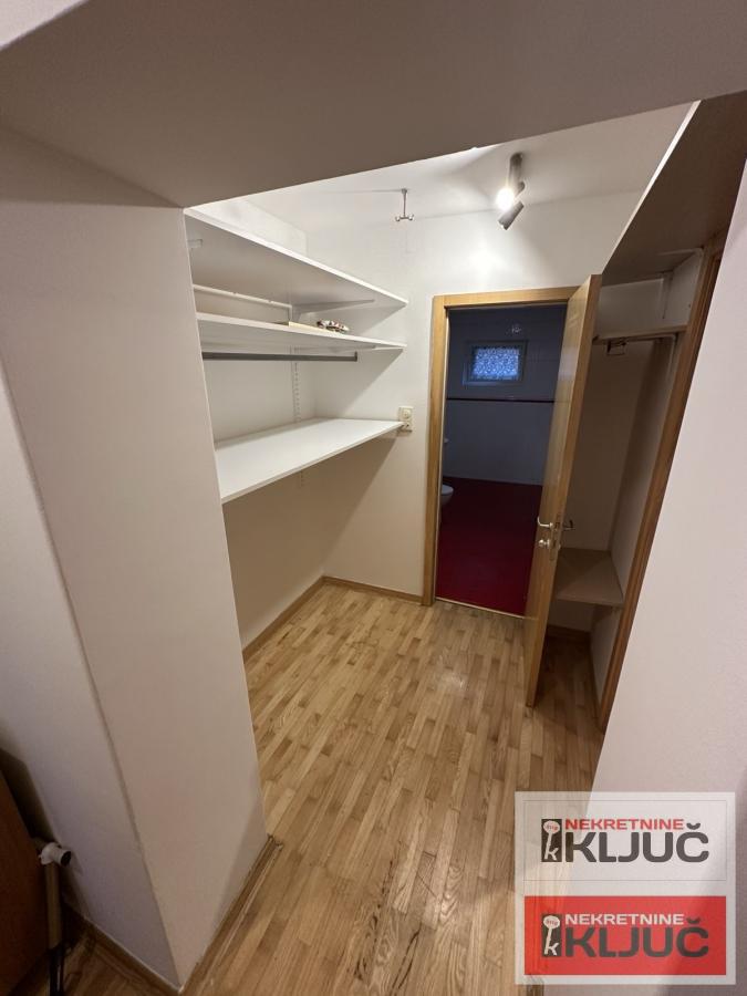 CENTAR IZDAJE SE DVOSOBAN NAMEŠTEN STAN 9