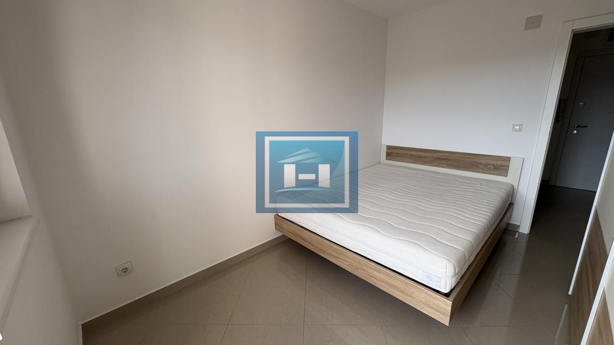 Ekskluzivno izdavanje – moderan stan u luksuznoj zgradi! 8