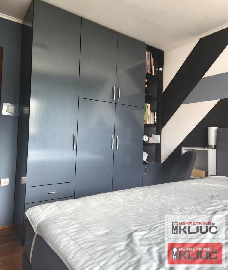 TELEP IZDAJE SE ČETVOROSOBAN MODERNO OPREMLJEN STAN SA PARKING MESTOM 10