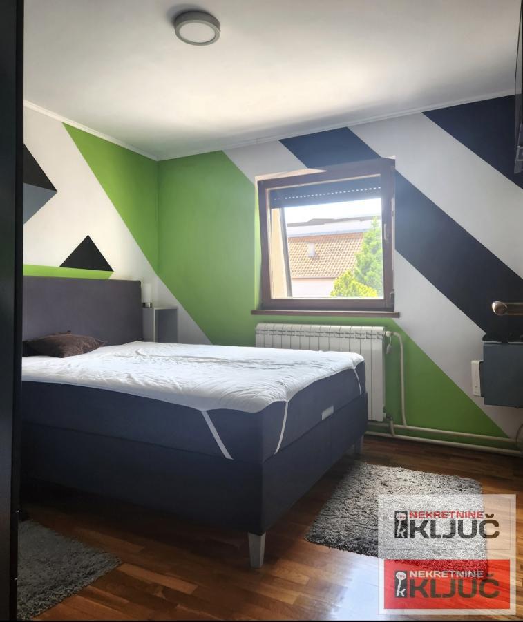 TELEP IZDAJE SE ČETVOROSOBAN MODERNO OPREMLJEN STAN SA PARKING MESTOM 12