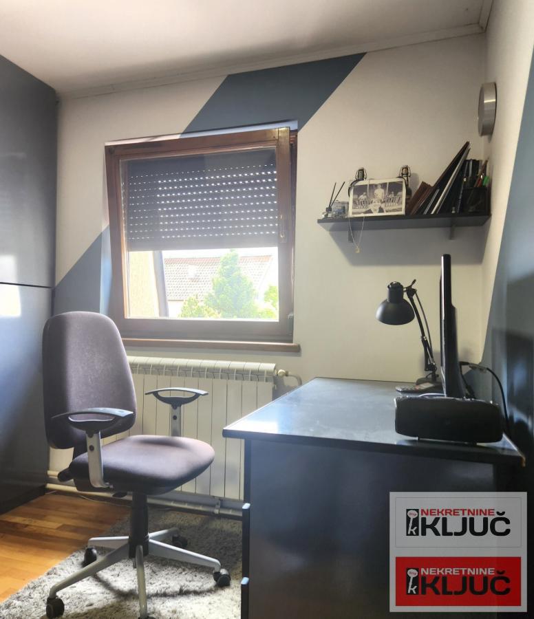 TELEP IZDAJE SE ČETVOROSOBAN MODERNO OPREMLJEN STAN SA PARKING MESTOM 13