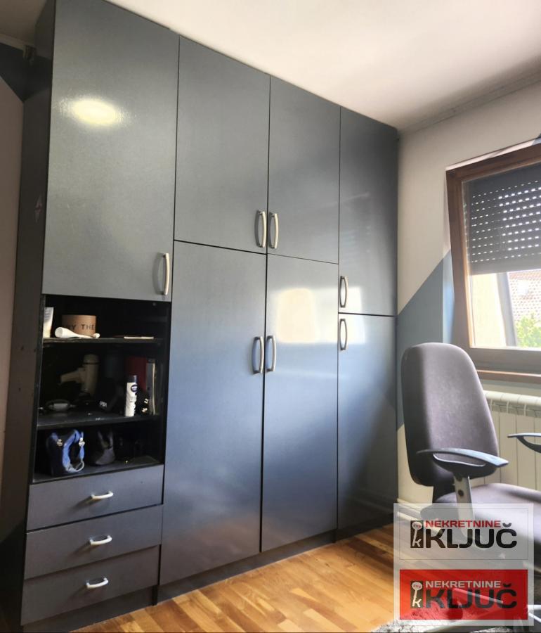 TELEP IZDAJE SE ČETVOROSOBAN MODERNO OPREMLJEN STAN SA PARKING MESTOM 14