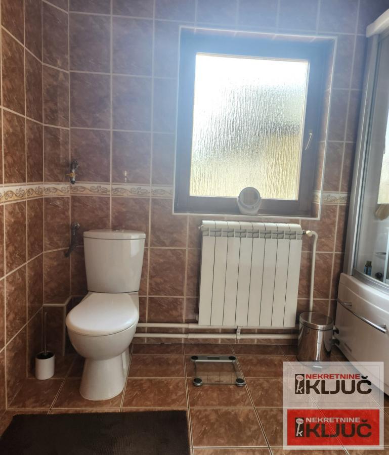 TELEP IZDAJE SE ČETVOROSOBAN MODERNO OPREMLJEN STAN SA PARKING MESTOM 16