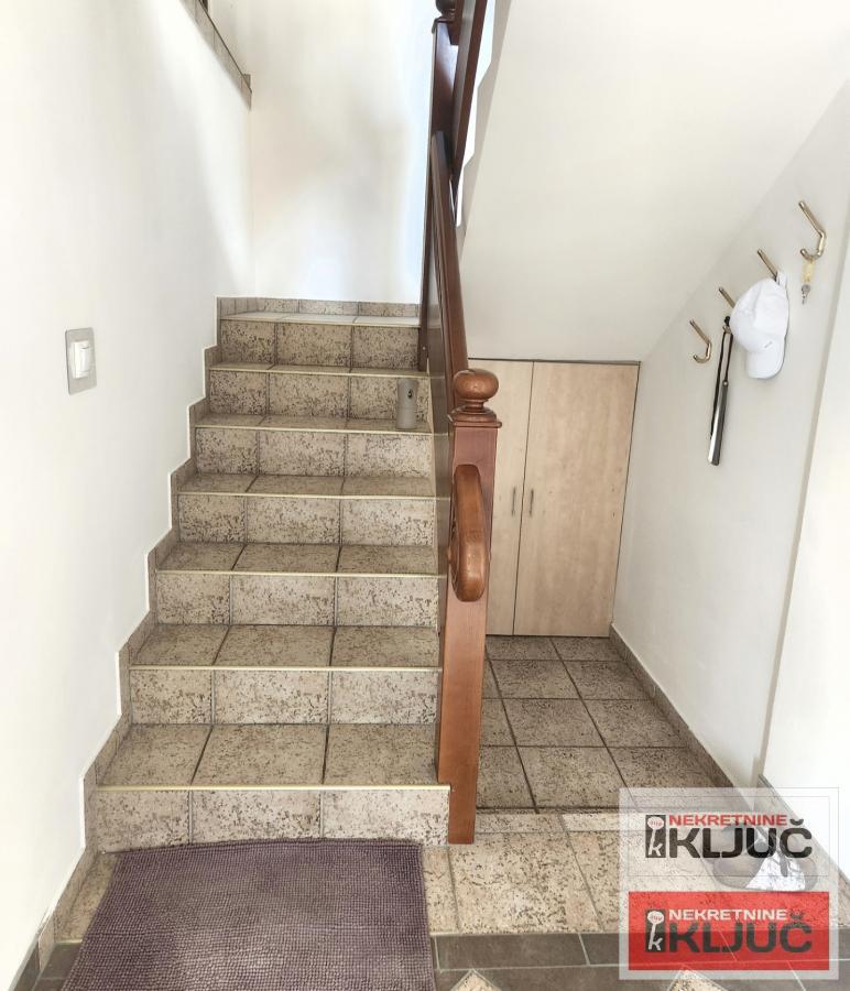 TELEP IZDAJE SE ČETVOROSOBAN MODERNO OPREMLJEN STAN SA PARKING MESTOM 2