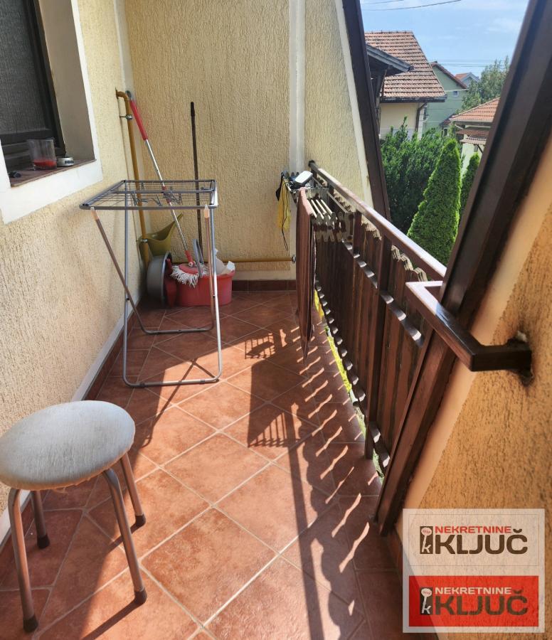 TELEP IZDAJE SE ČETVOROSOBAN MODERNO OPREMLJEN STAN SA PARKING MESTOM 26