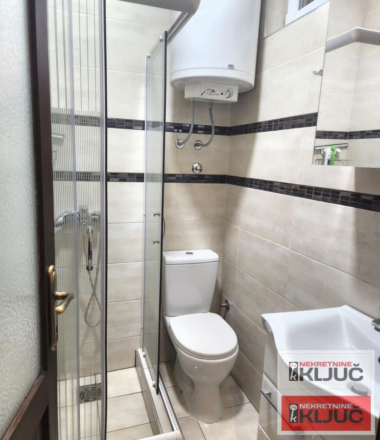 TELEP IZDAJE SE ČETVOROSOBAN MODERNO OPREMLJEN STAN SA PARKING MESTOM 29