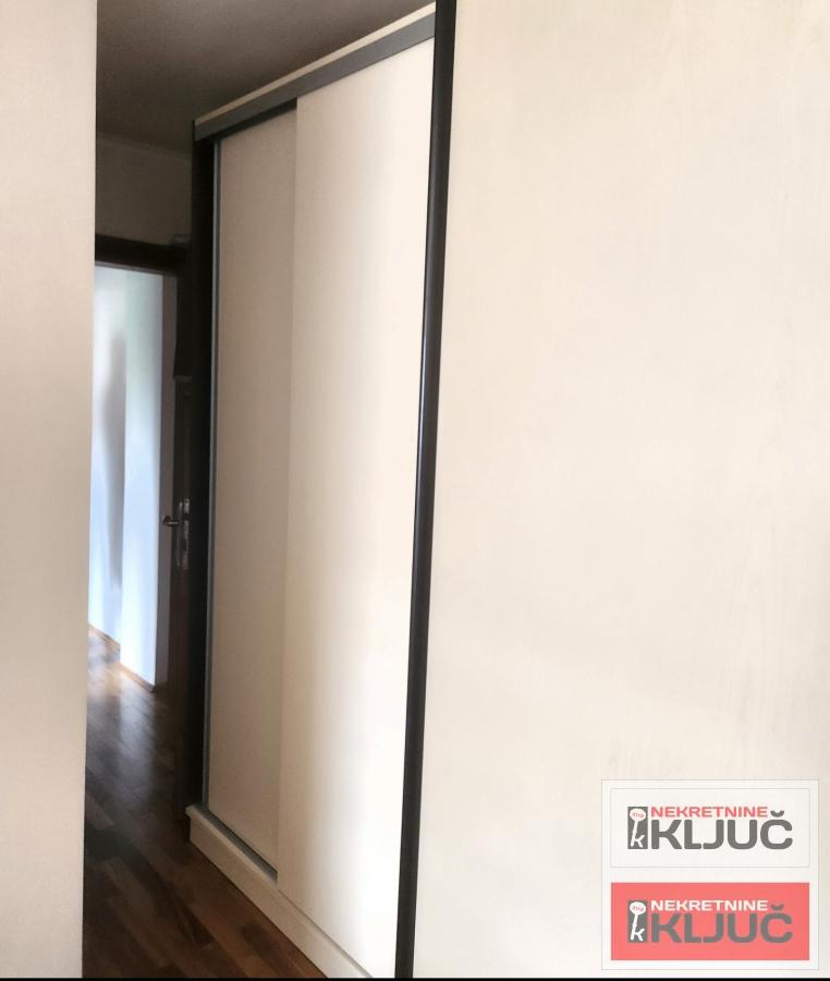 TELEP IZDAJE SE ČETVOROSOBAN MODERNO OPREMLJEN STAN SA PARKING MESTOM 4