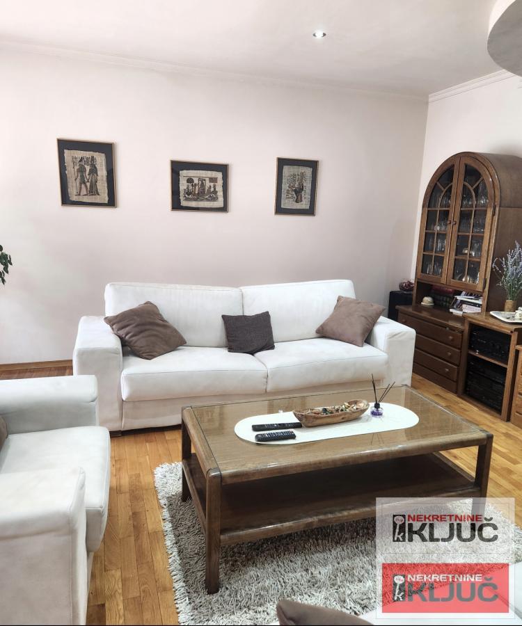 TELEP IZDAJE SE ČETVOROSOBAN MODERNO OPREMLJEN STAN SA PARKING MESTOM 40