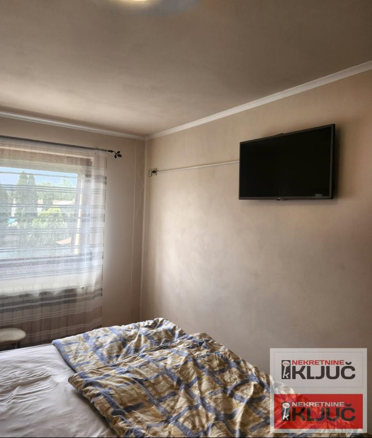 TELEP IZDAJE SE ČETVOROSOBAN MODERNO OPREMLJEN STAN SA PARKING MESTOM 6