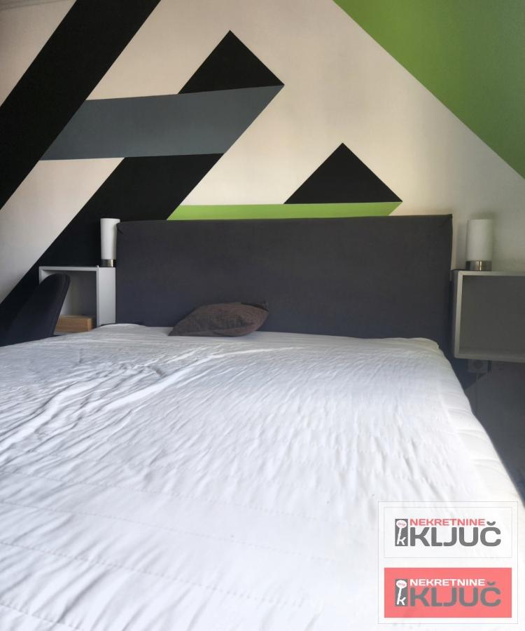 TELEP IZDAJE SE ČETVOROSOBAN MODERNO OPREMLJEN STAN SA PARKING MESTOM 9