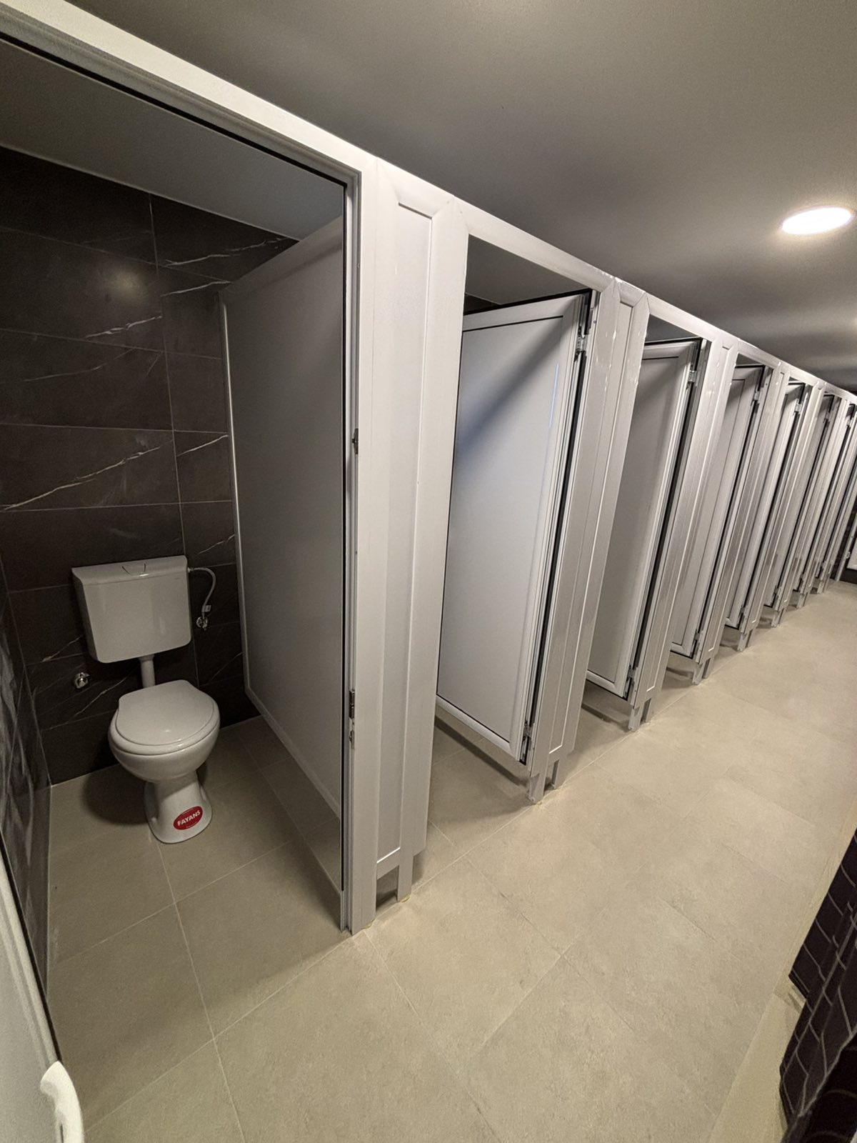 Izdajem smestaj za radnike Dobanovci 5