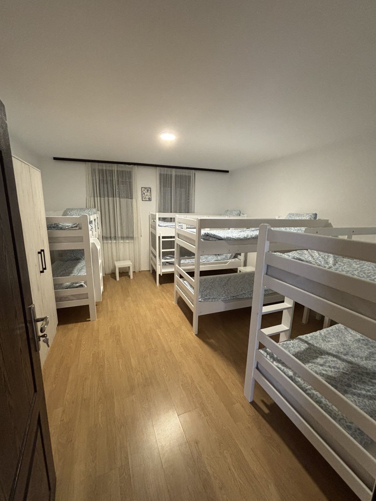 Izdajem smestaj za radnike Dobanovci 3