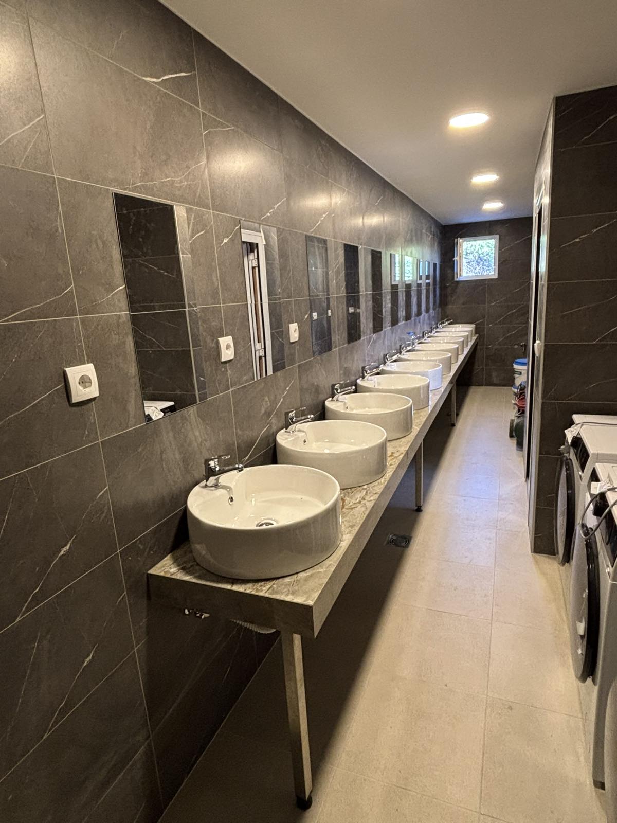 Izdajem smestaj za radnike Dobanovci 4