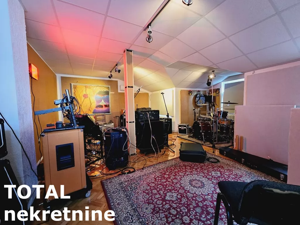 Kuca,NOVI SAD,CENTAR,kv: 180.00, € 446600, ID: 3091032 17