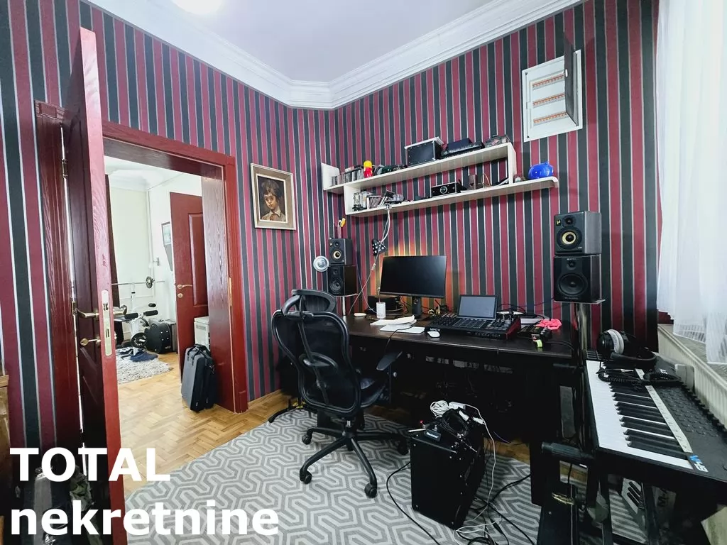 Kuca,NOVI SAD,CENTAR,kv: 180.00, € 446600, ID: 3091032 8