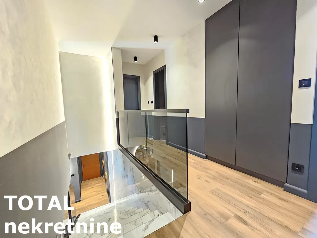 Kuca,NOVI SAD,LIPOV GAJ,kv: 236.00, € 720000, ID: 3091109 31