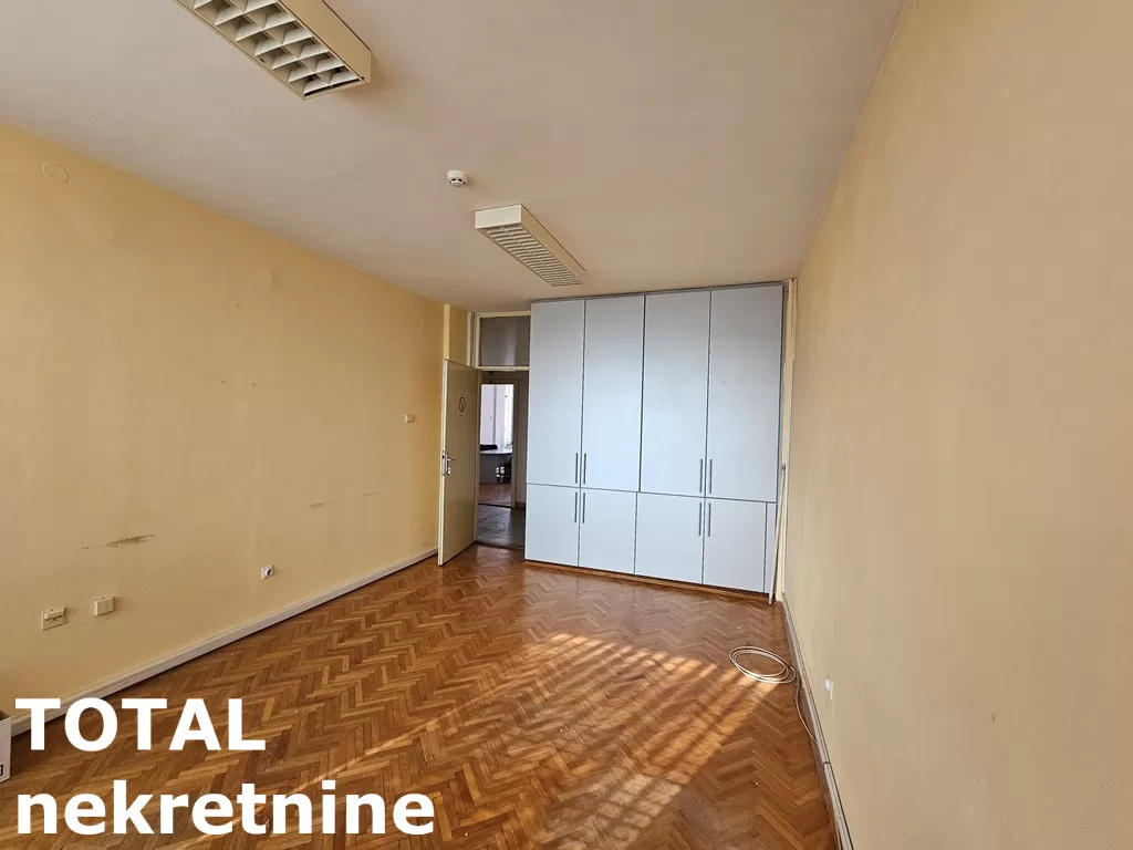 Poslovni prostori,NOVI SAD,CENTAR,kv: 850.00, € 10000, ID: 9189762 37
