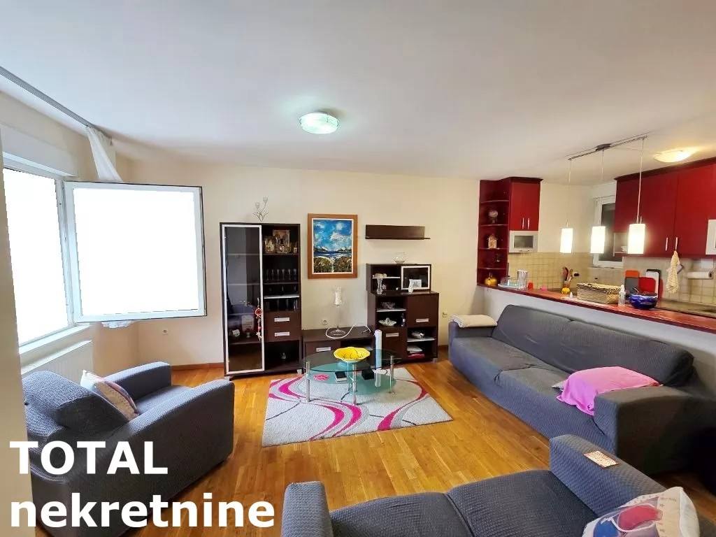 Stan,NOVI SAD,BULEVAR EVROPE,kv: 71.00, € 175000, ID: 1099952 2