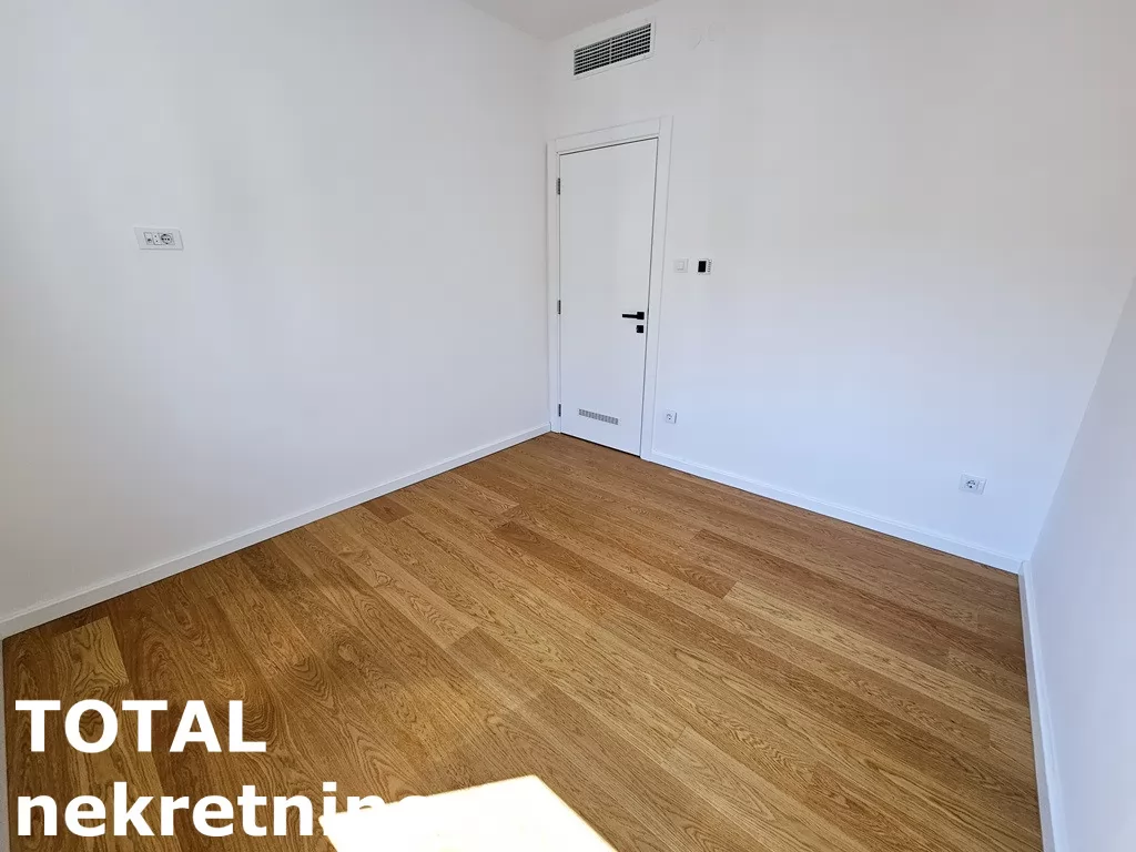 Stan,NOVI SAD,BULEVAR,kv: 104.00, € 319240, ID: 1098110 7