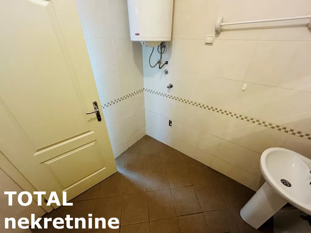 Stan,NOVI SAD,BULEVAR,kv: 46.00, € 147290, ID: 1099394 8