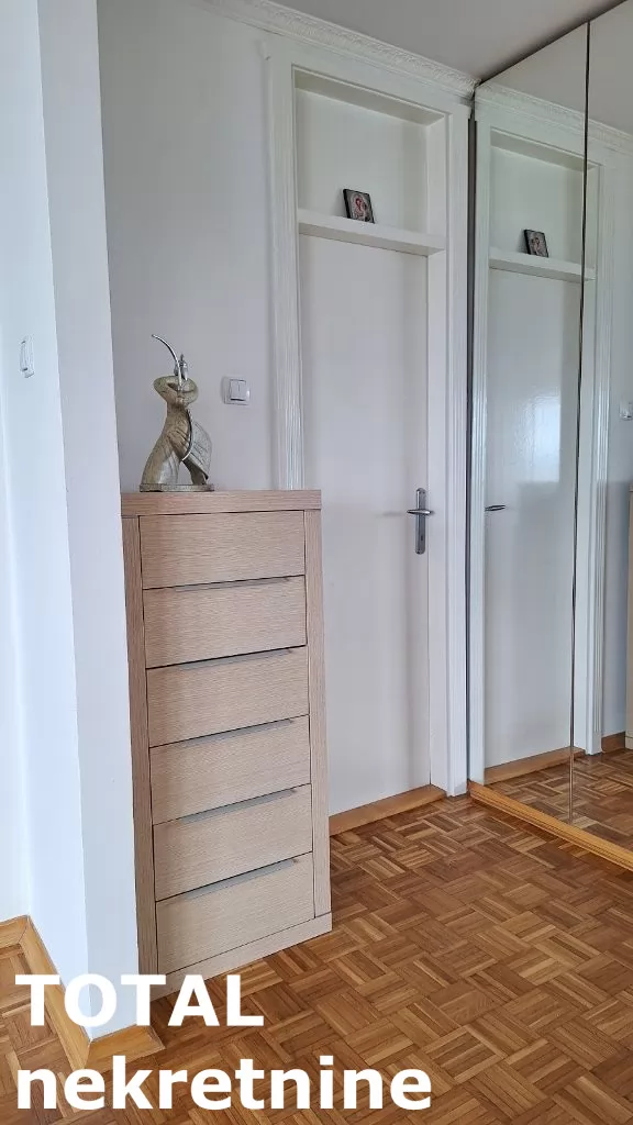 Stan,NOVI SAD,BULEVAR,kv: 60.00, € 165000, ID: 1101150 8