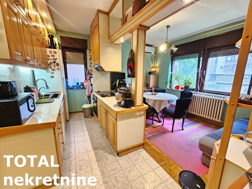 Stan,NOVI SAD,BULEVAR,kv: 65.00, € 195000, ID: 1100562 1