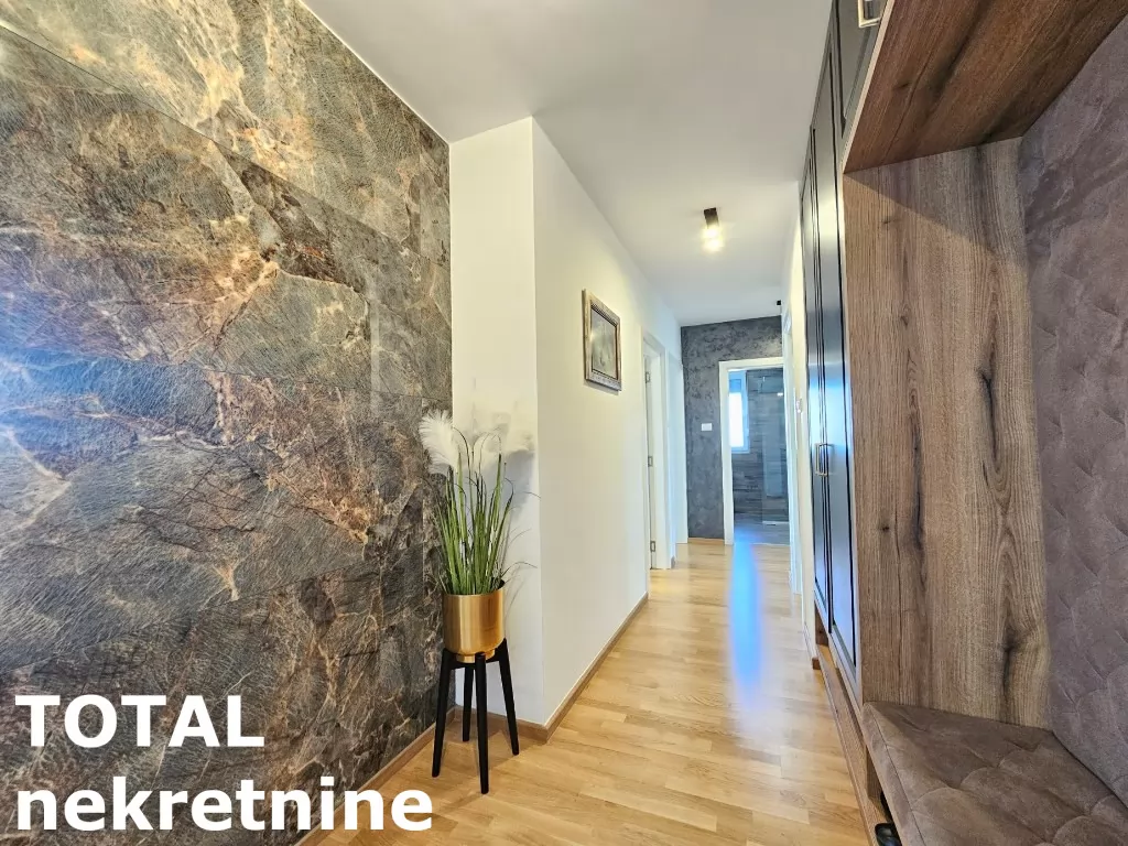 Stan,NOVI SAD,BULEVAR,kv: 75.00, € 298000, ID: 1099543 8