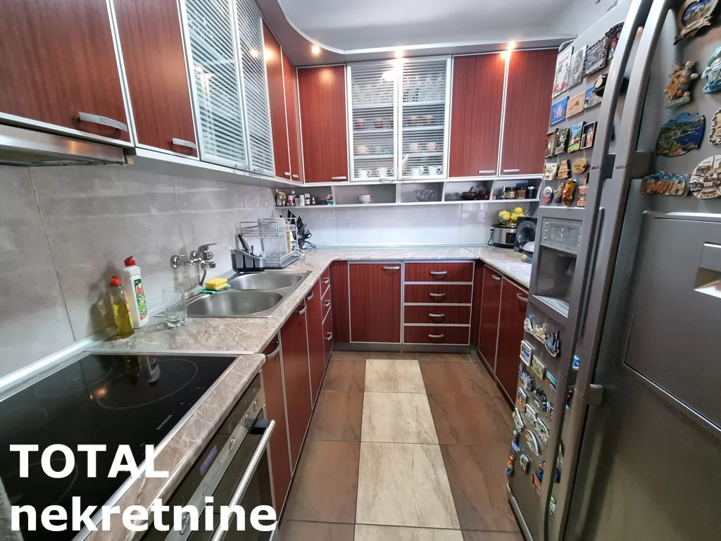 Stan,NOVI SAD,BULEVAR,kv: 77.00, € 198800, ID: 1100936 6