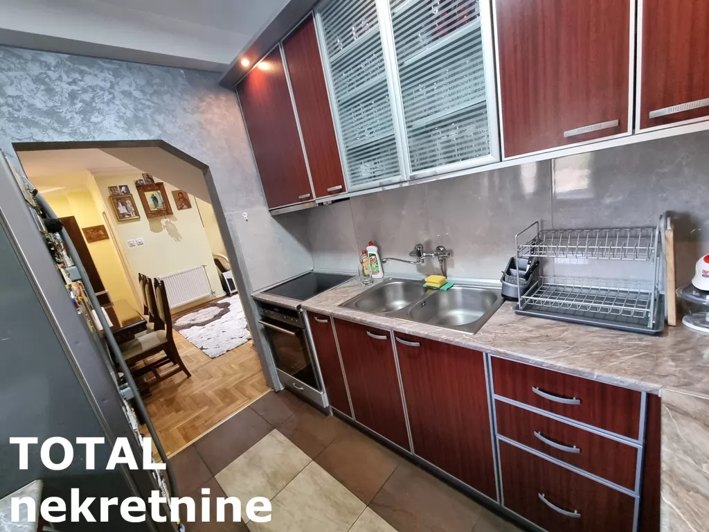 Stan,NOVI SAD,BULEVAR,kv: 77.00, € 198800, ID: 1100936 7