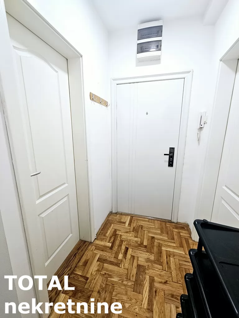 Stan,NOVI SAD,BULEVAR PATRIJARHA PAVLA,kv: 26.00, € 83000, ID: 1101349 2