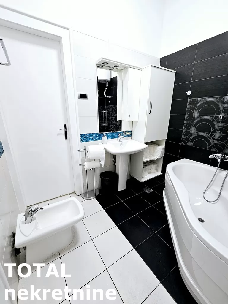 Stan,NOVI SAD,CENTAR,kv: 131.00, € 450000, ID: 1100976 24