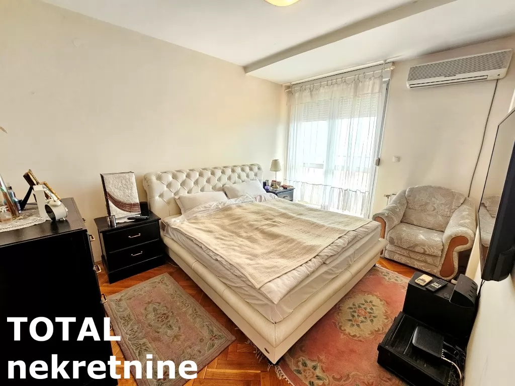 Stan,NOVI SAD,CENTAR,kv: 148.00, € 244200, ID: 1100090 12