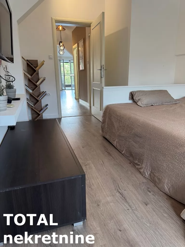 Stanovi,NOVI SAD,CENTAR,kv: 180.00, € 1800, ID: 9189842 5