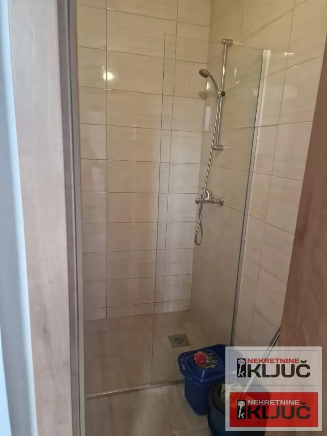 VETERNIK IZDAJE VIŠENAMENSKA HALA 24