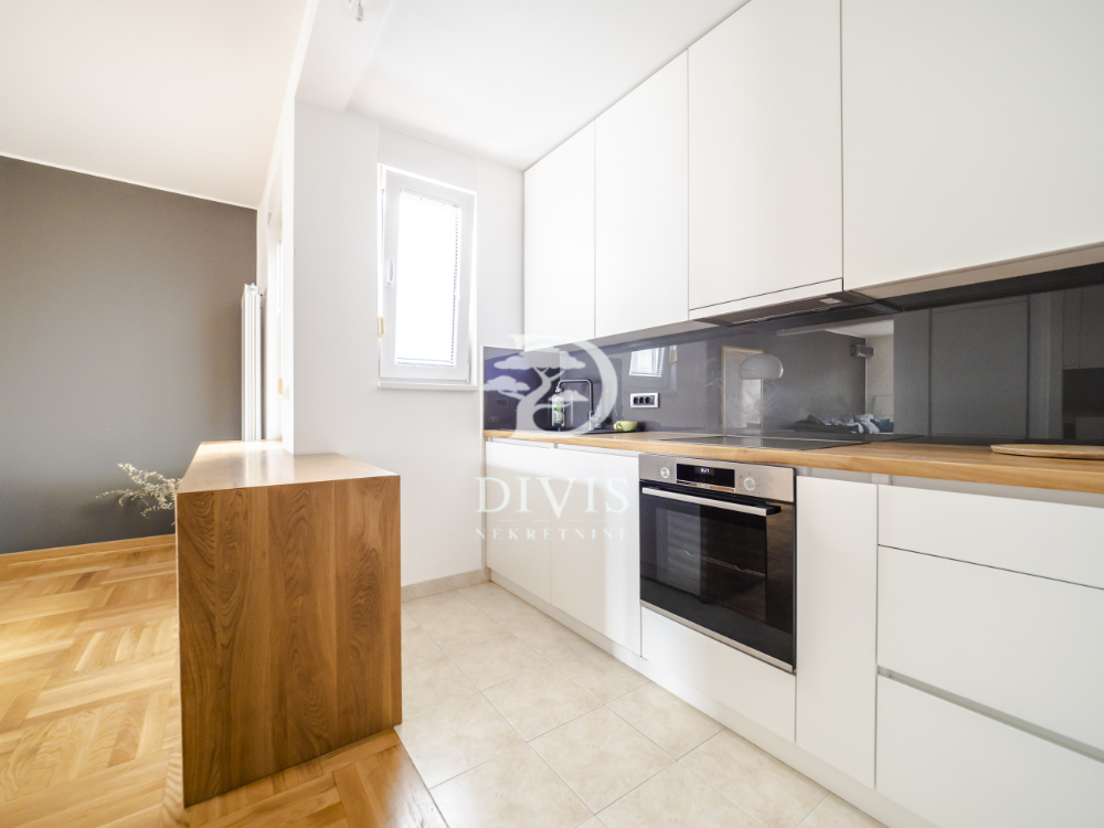 Prodajemo odličan 3 0 stan  85m2  Šumatovačka  sa garažom 4