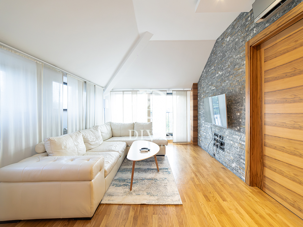 Prodajemo odličan 3 0 stan  85m2  Šumatovačka  sa garažom 2