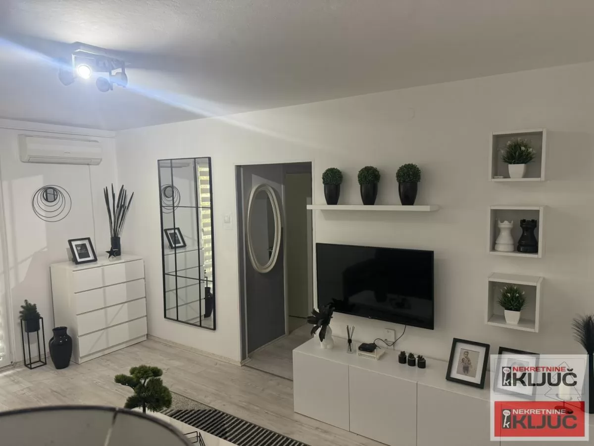 SAJMIŠTE, 55m2, Dvosoban, Renoviran, Namešten 3