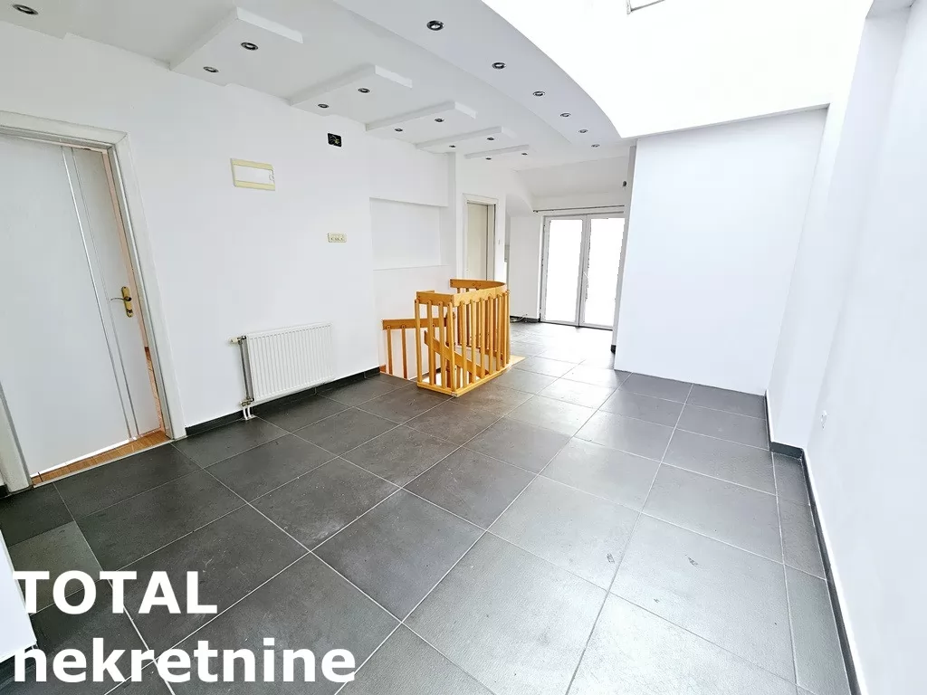 Stan,SREMSKI KARLOVCI,CENTAR,kv: 130.00, € 149500, ID: 1101525 12