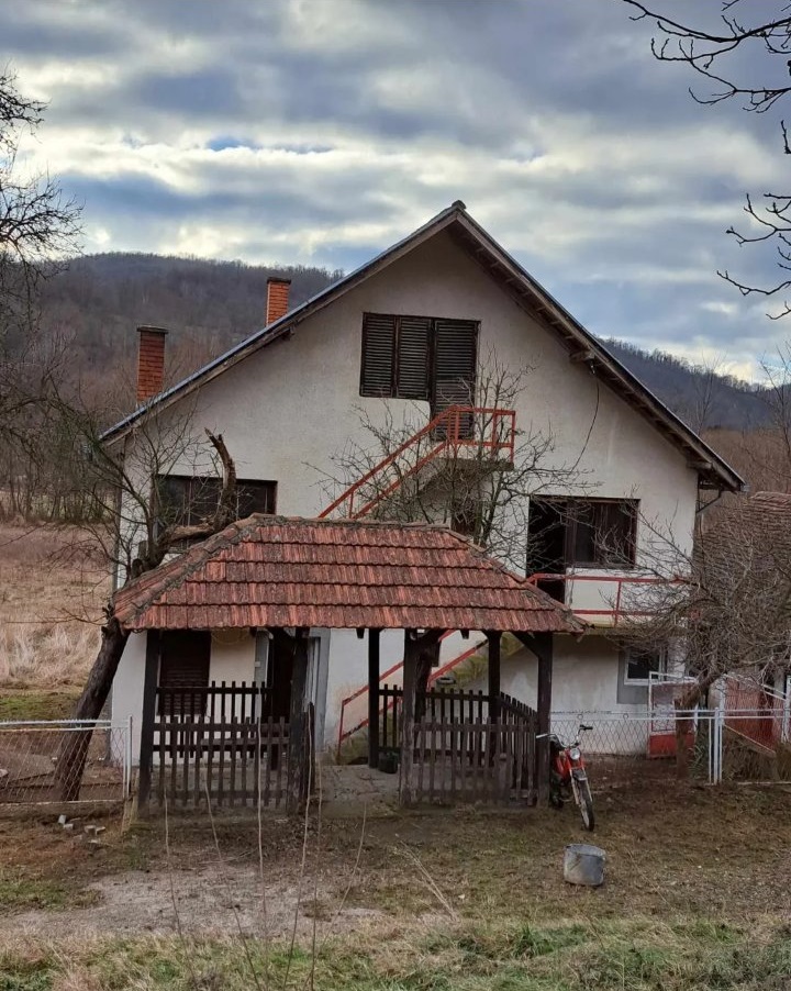 Prodajem kucu Ugrinovci Gornji Milanovac 5