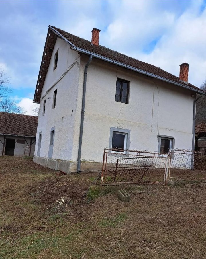 Prodajem kucu Ugrinovci Gornji Milanovac 2
