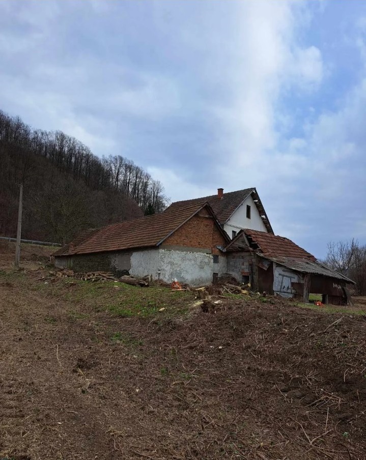 Prodajem kucu Ugrinovci Gornji Milanovac 3