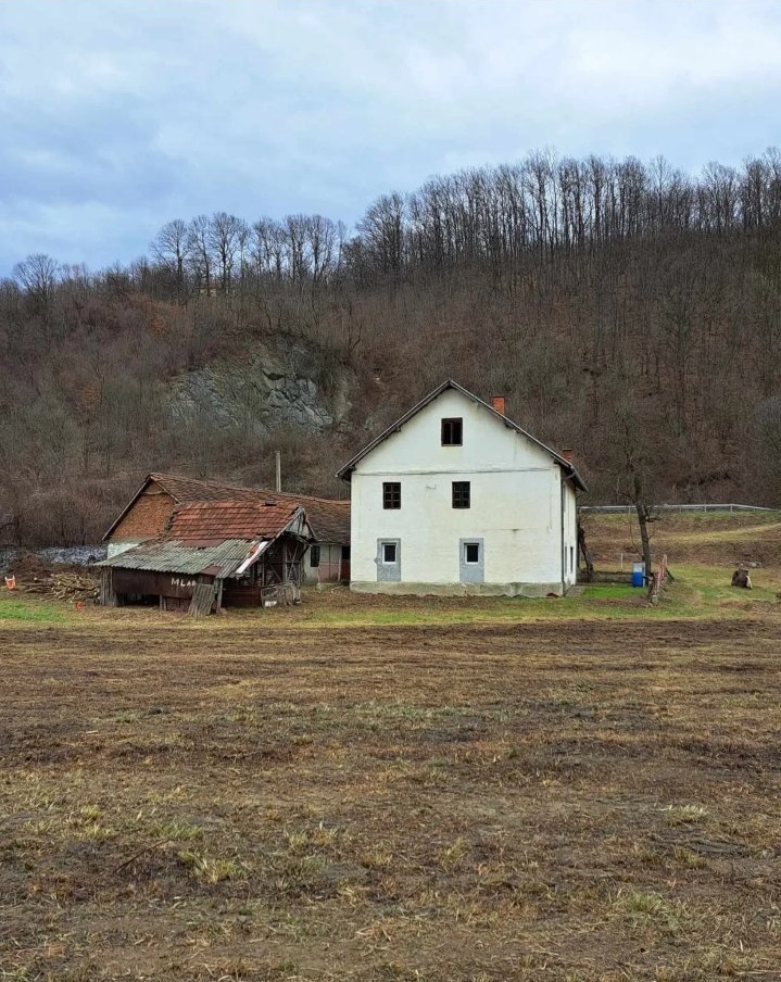 Prodajem kucu Ugrinovci Gornji Milanovac 4