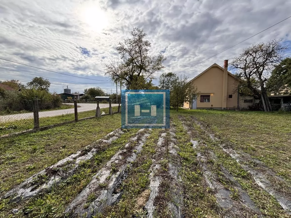 DOM KOJI SVI TRAŽE – SAVRŠEN ZA ŽIVOT VAN GRADA! 34