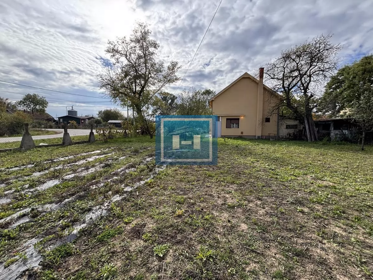 DOM KOJI SVI TRAŽE – SAVRŠEN ZA ŽIVOT VAN GRADA! 36